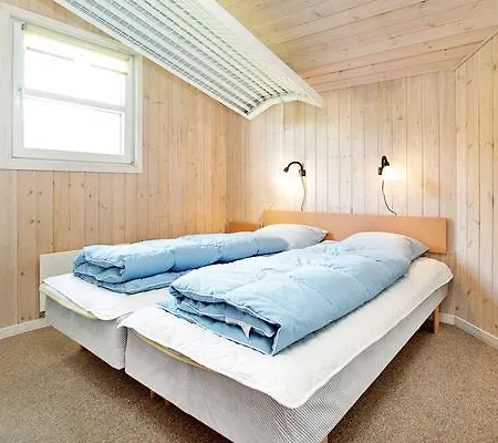 Three-bedroom Holiday In 6 *