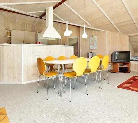 Three-bedroom Holiday In 6 * Blåvand