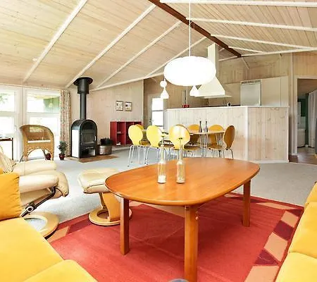 Feriehus Three-bedroom Holiday In 6 *
