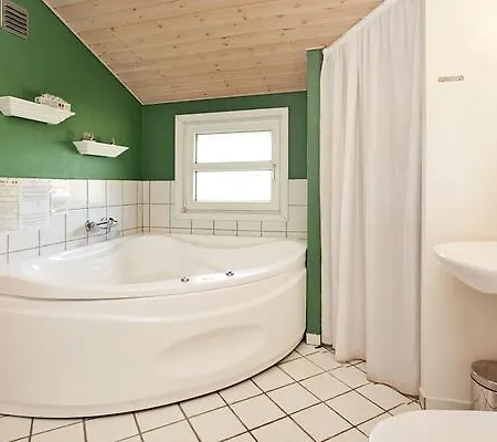 Three-bedroom Holiday In 6