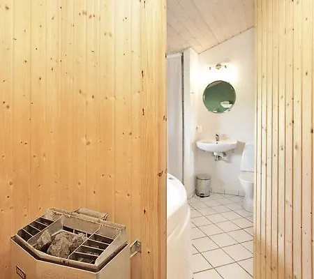 Three-bedroom Holiday In 6 Feriehus